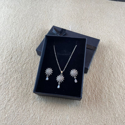 The Winter Bloom Necklace